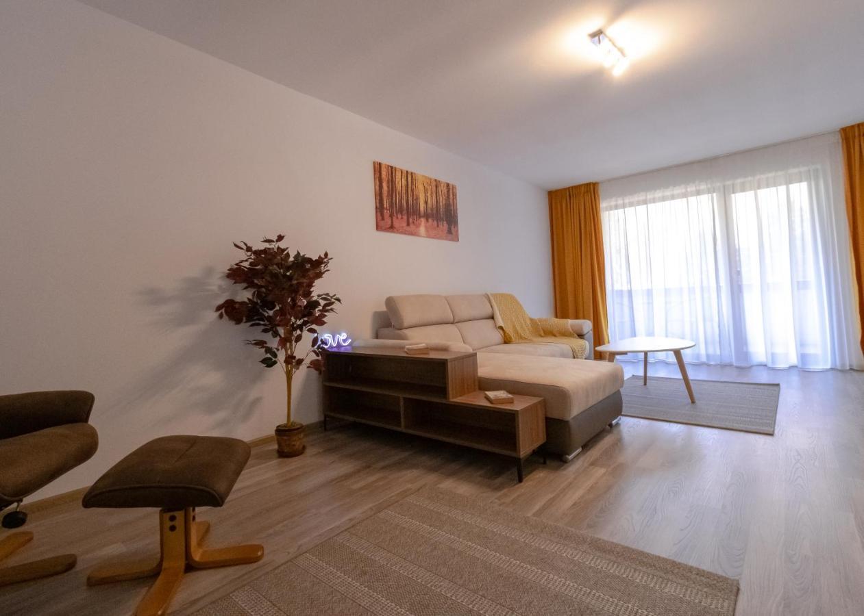 Transylvanian Apt. W/ Lrg. Terrace And Parking - Karpatenhaus Брашов Экстерьер фото