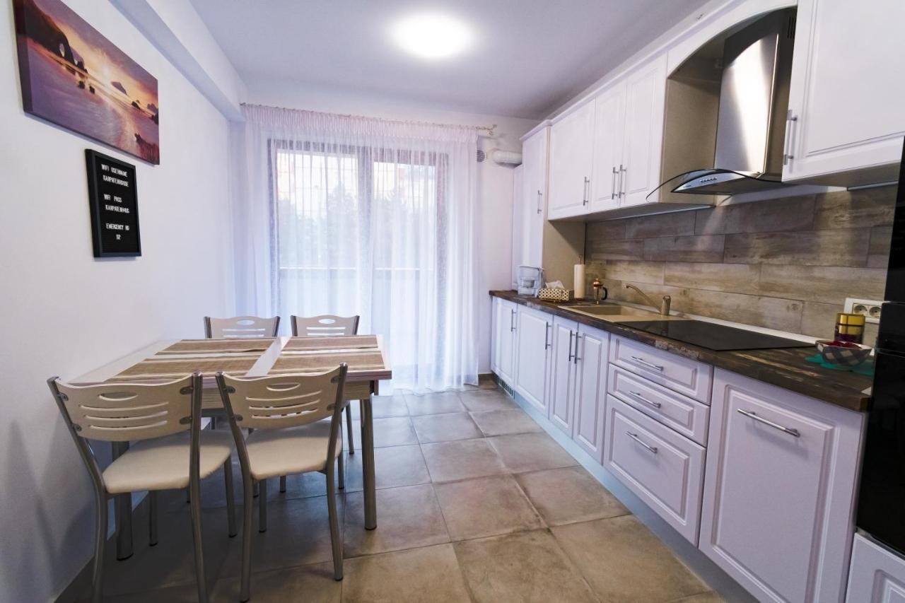 Transylvanian Apt. W/ Lrg. Terrace And Parking - Karpatenhaus Брашов Экстерьер фото