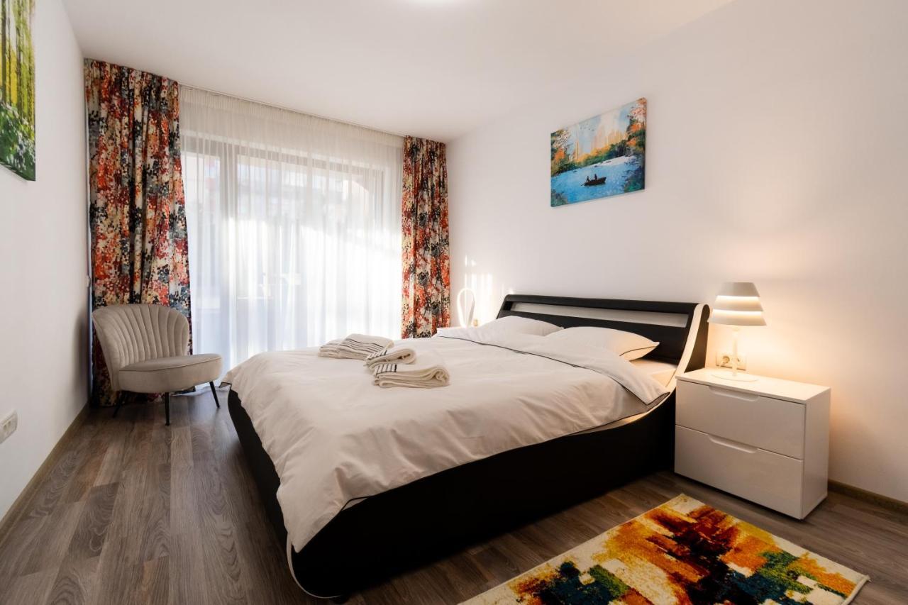 Transylvanian Apt. W/ Lrg. Terrace And Parking - Karpatenhaus Брашов Экстерьер фото